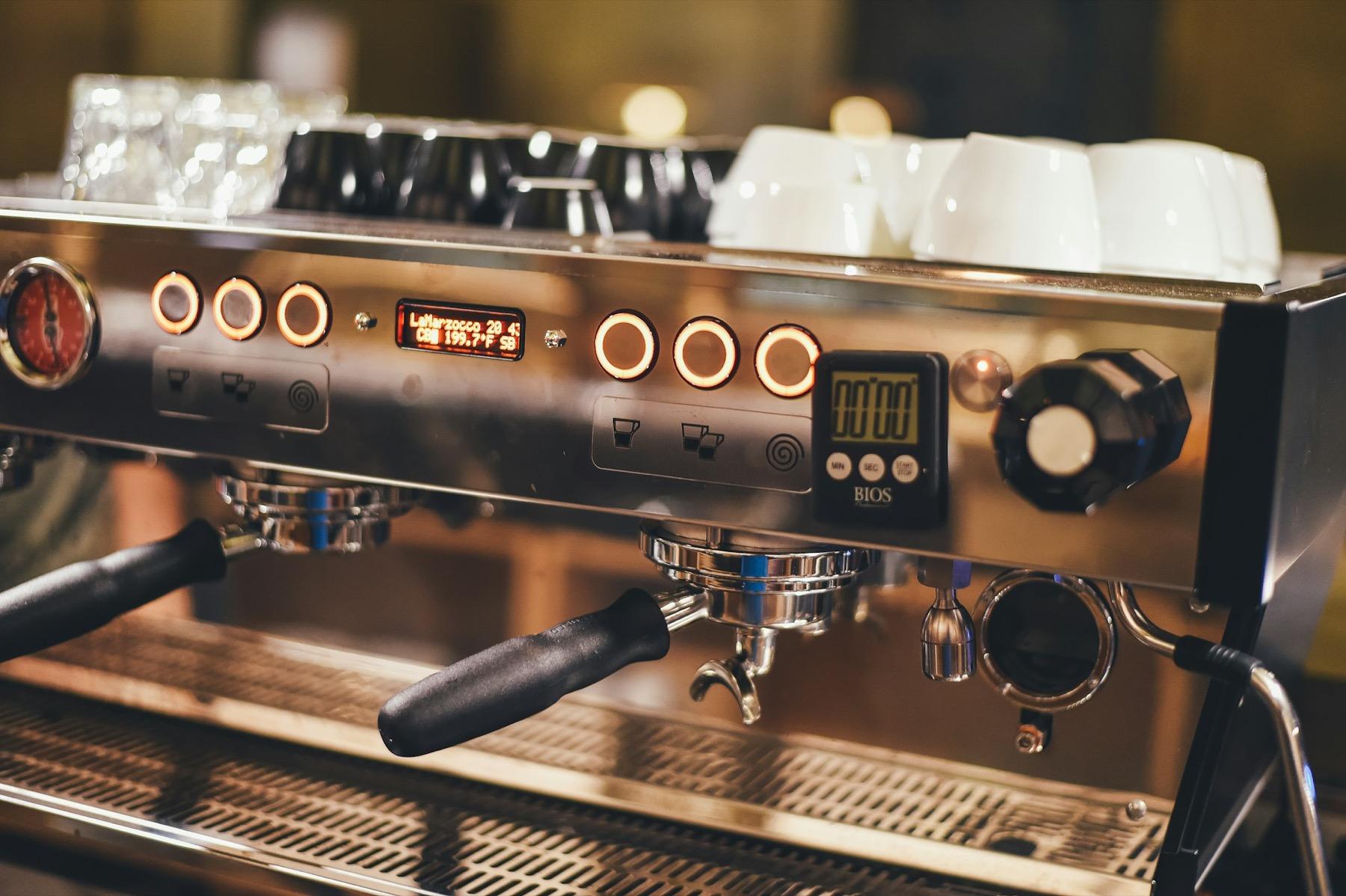 Máquina de espresso vista de cerca